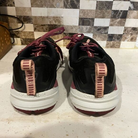 Brooks Sneakers  - Picture 4 of 6